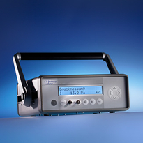 High-precision pressure calibration machine suitable in mobile use - worldwide